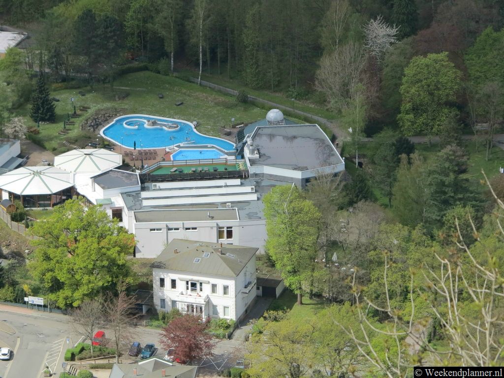 Dit is het kuurcentrum van Bad Harzburg gezien vanaf de Grosse Burgberg.Tips: Een wellness weekendje weg in  Duitsland.